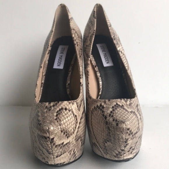 Steve Madden DejaVu Snakeskin Pumps 8B - Picture 7 of 11